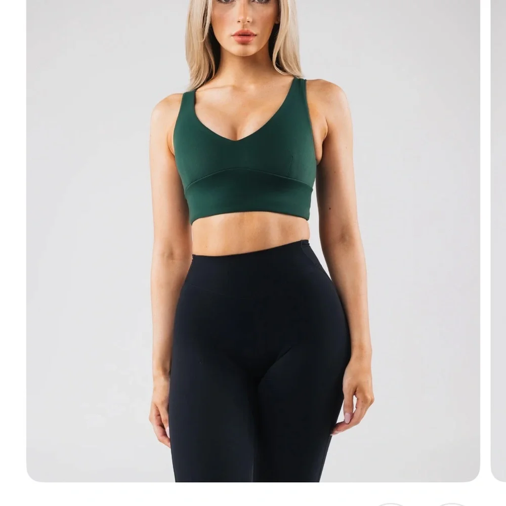 Alphalete Celeste sports bra in Blade - Picture 3 of 3